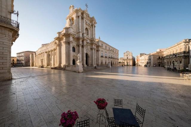 Ortigia Charme Piazza Duomo Syracuse Exterior foto